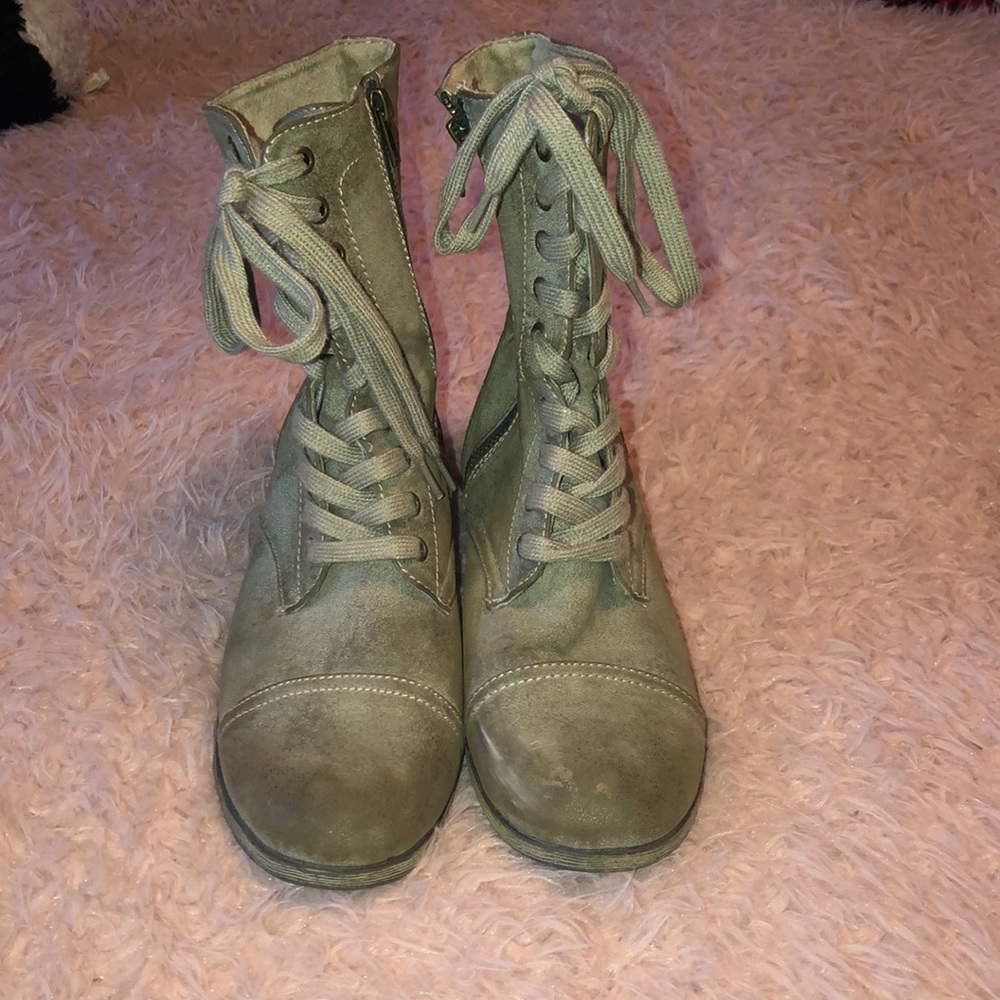 Tan/Brown Boots